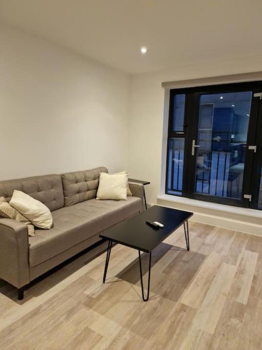 Modern-New Build Apartment In Бирмингем Экстерьер фото