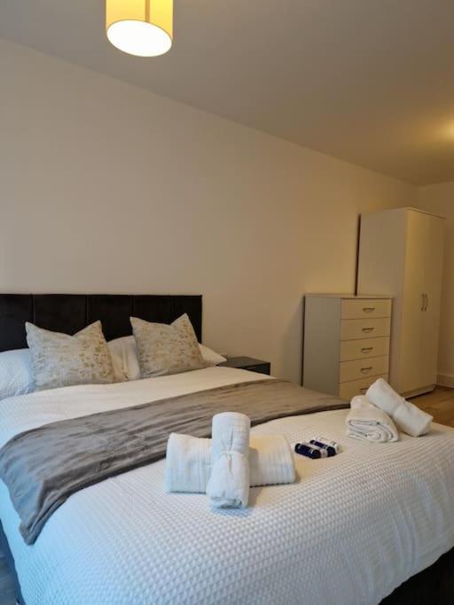 Modern-New Build Apartment In Бирмингем Экстерьер фото