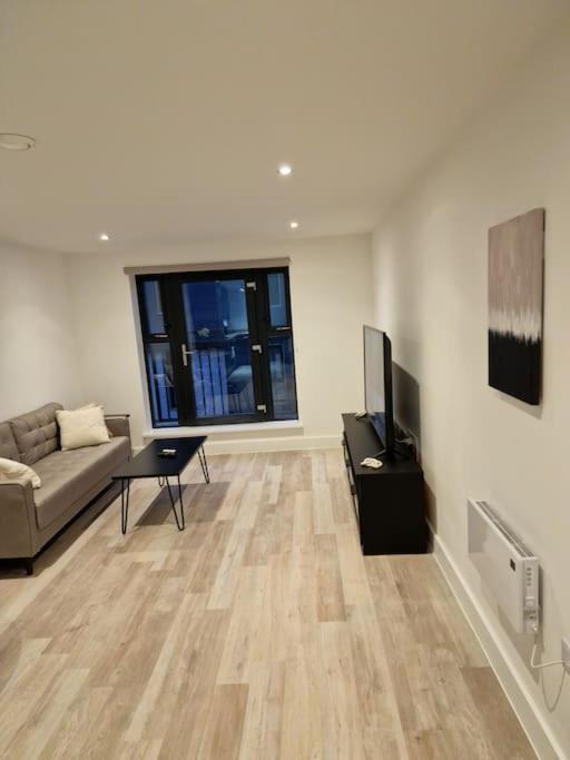 Modern-New Build Apartment In Бирмингем Экстерьер фото